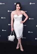 Ariel Winter's Height, Weight, Bra Size, and More!