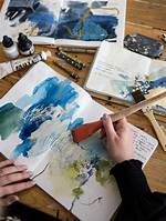 Discovering the Artistic World of Laura Les