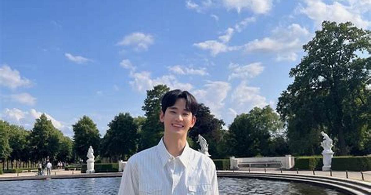 Exploring the Fascination Behind Kim Soo-Hyun's Feet