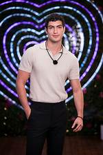 Love Islands Posh Boy Charlie Went to One of the Most Expensive Schools in Uk Fri 24 J ·